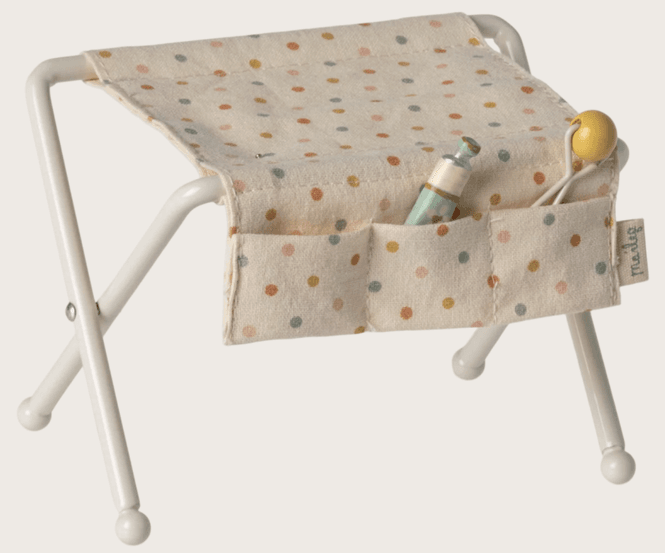 Hovedbilde Maileg Nursery table Baby mouse Off white
