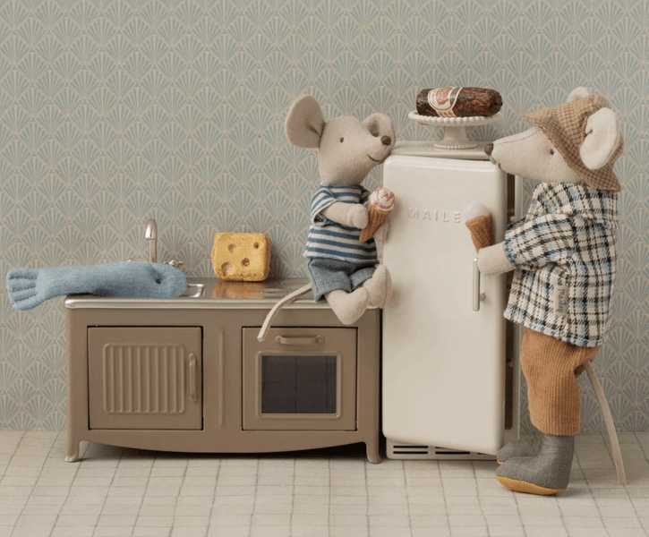 Maileg Fridge Mouse Off white