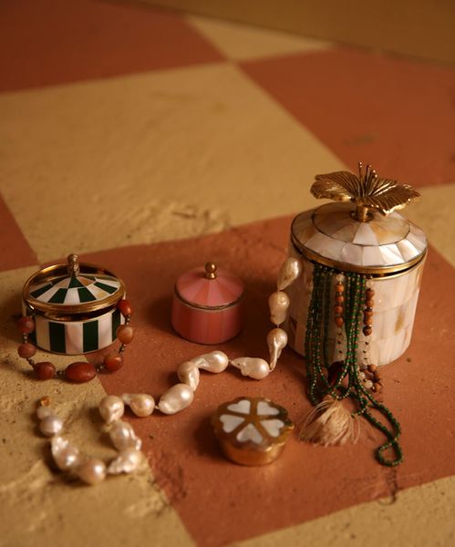 Hailey Hibiscus Circus Box Pearly stor